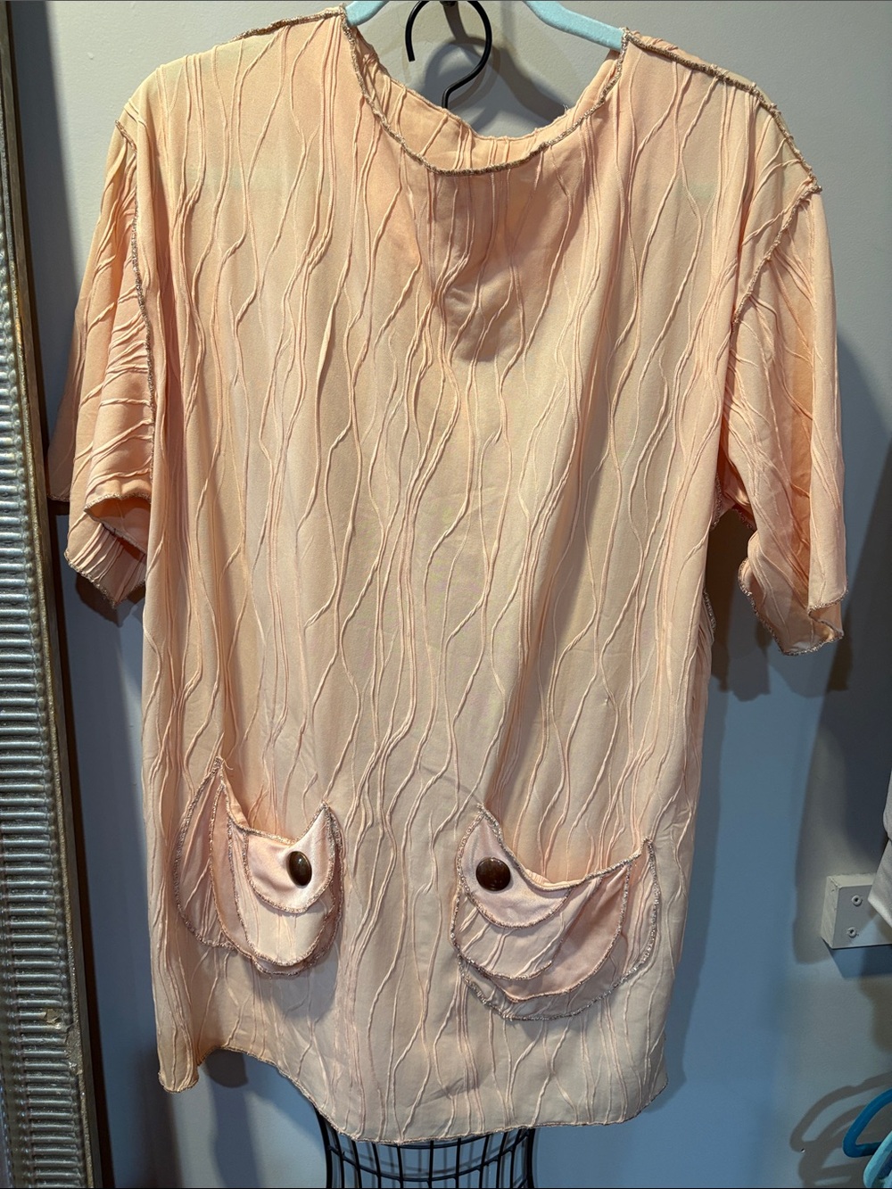 Women's Peach Textured Short-Sleeve Tunic with Front Pockets